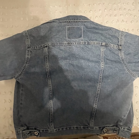 Levis classes denim jacket. Size Large, Blue denim, perfect condition. - Picture 3 of 4